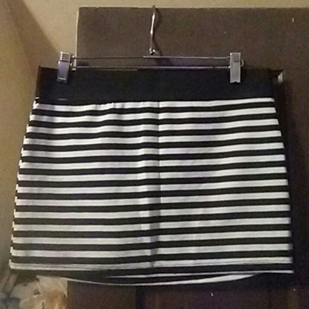 Black n white stripe mini skirt